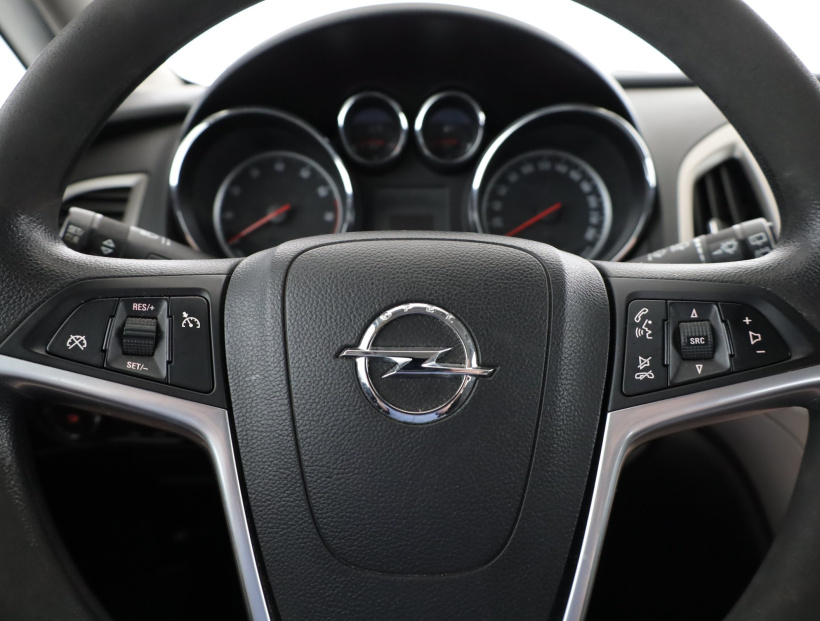 Opel Astra, 2011