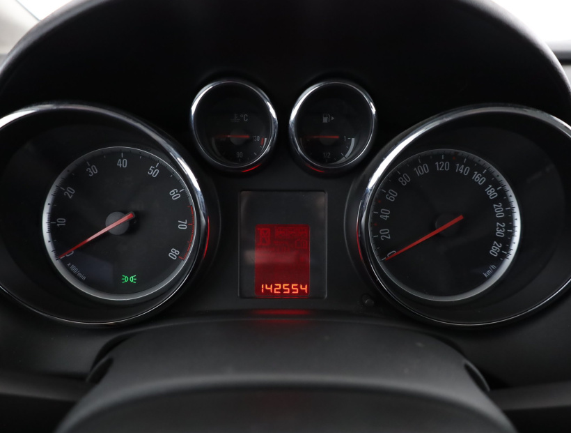 Opel Astra, 2011