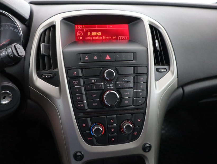 Opel Astra, 2011