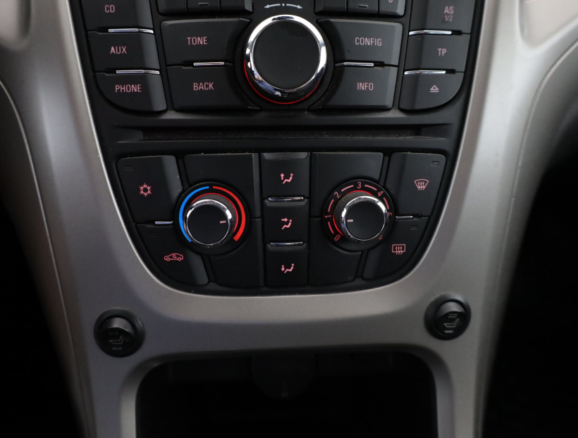 Opel Astra, 2011