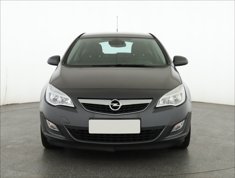 Opel Astra, 2011