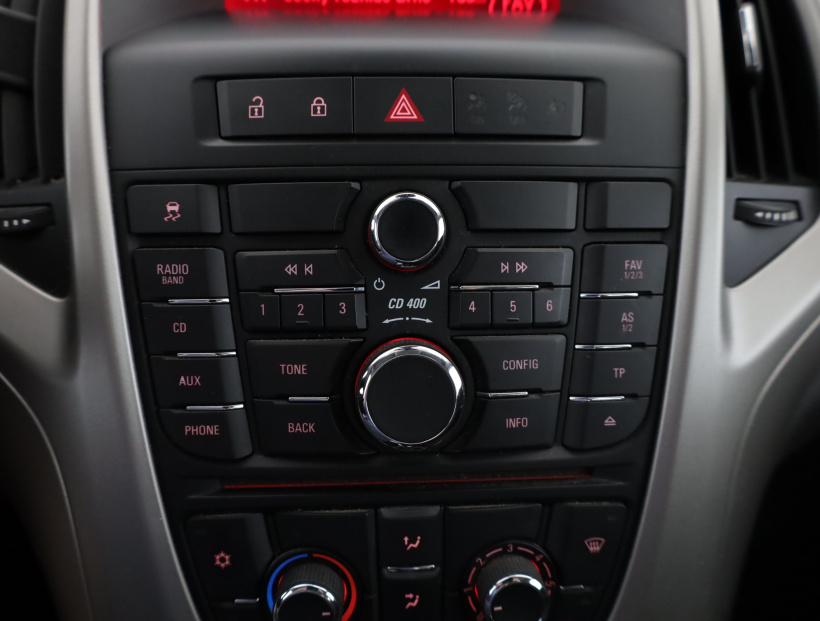 Opel Astra, 2011