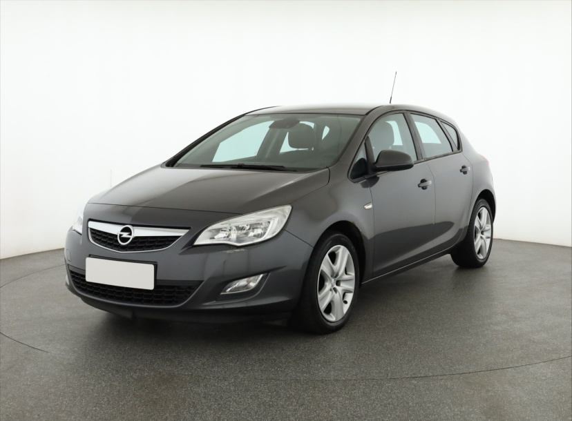 Opel Astra, 2011