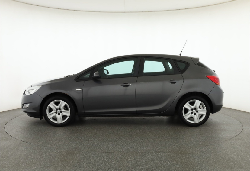 Opel Astra, 2011