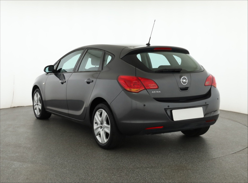 Opel Astra, 2011