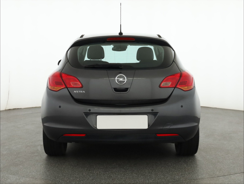 Opel Astra, 2011