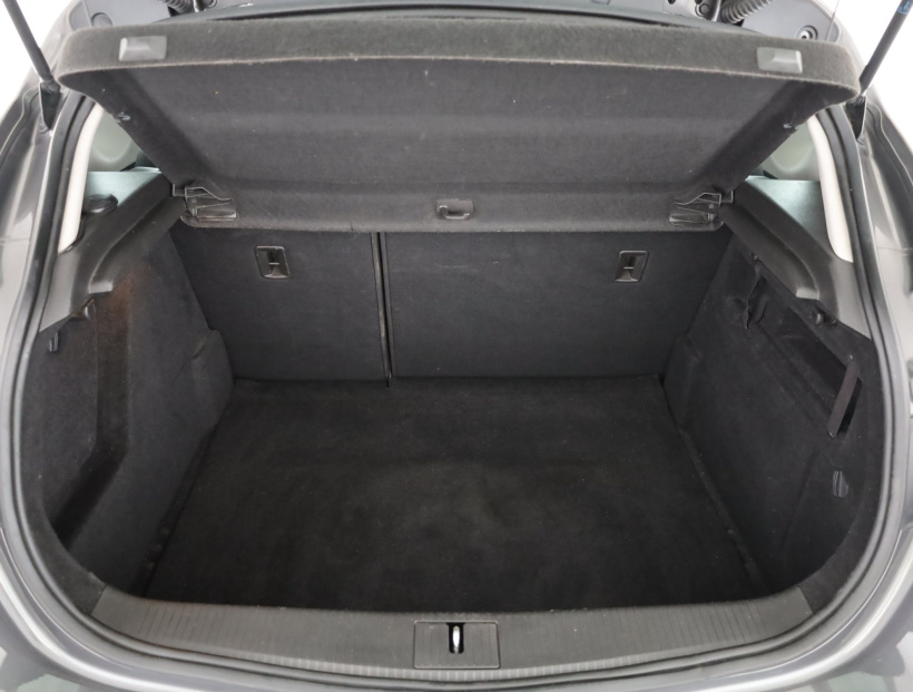 Opel Astra, 2011