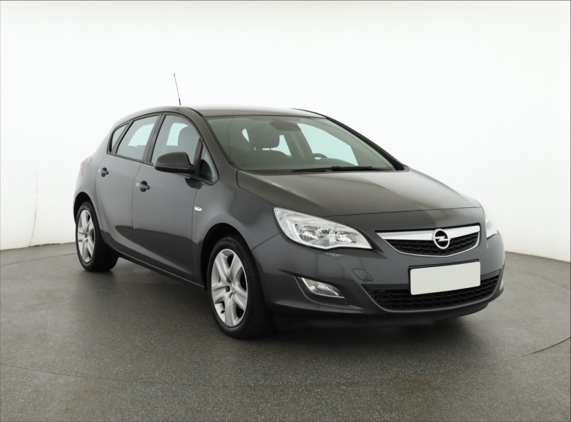 Opel Astra, 2011