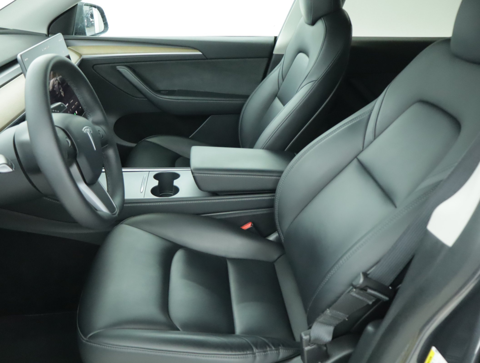 Tesla Model Y Long Range AWD – fotografie 16