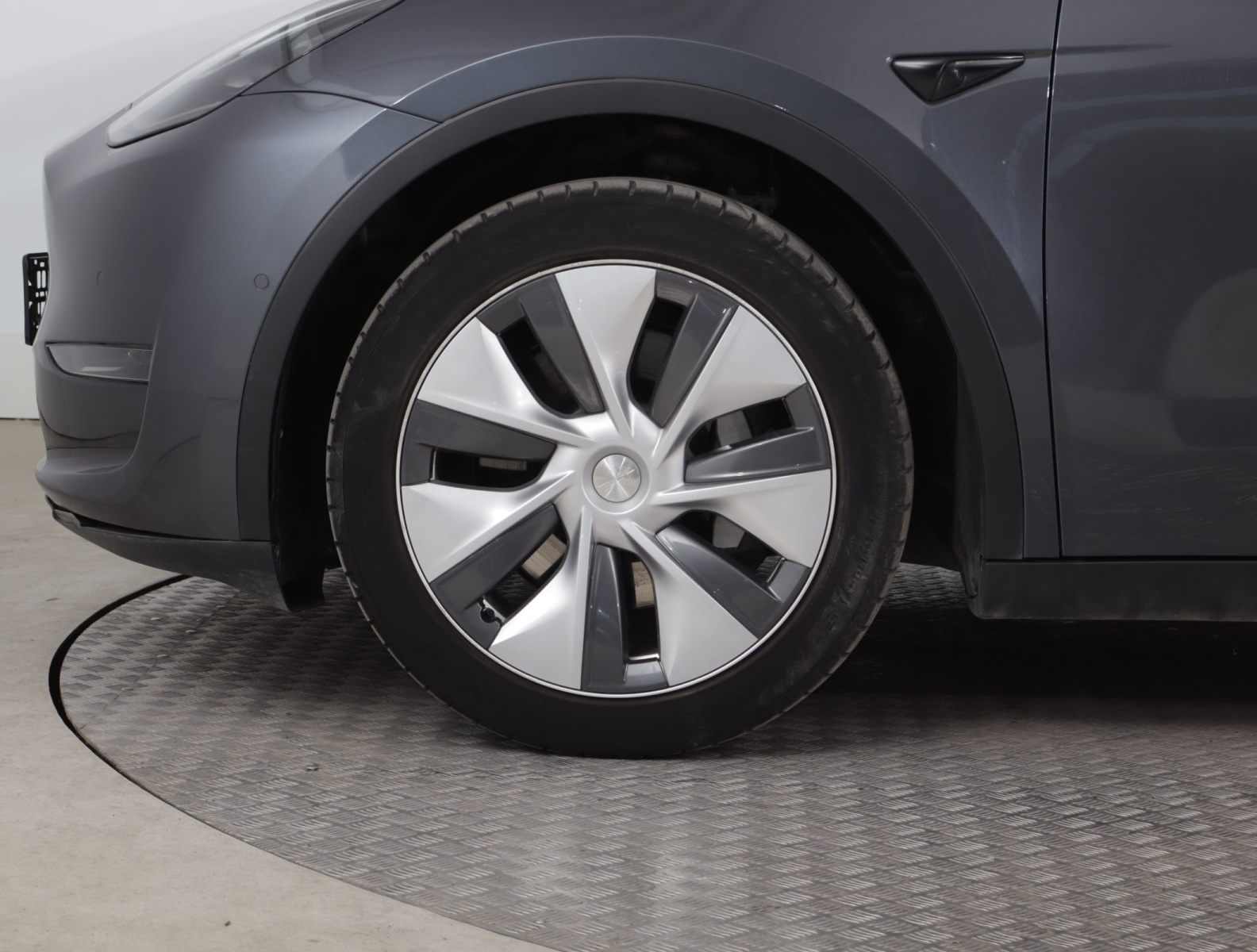 Tesla Model Y Long Range AWD – fotografie 21