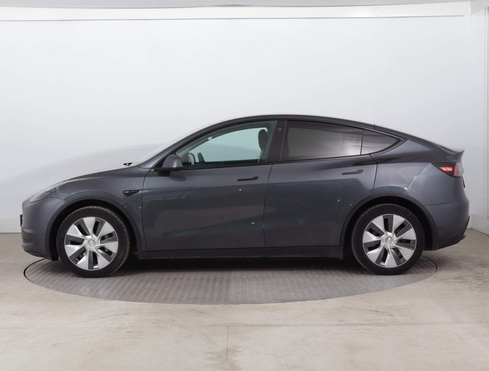 Tesla Model Y Long Range AWD – fotografie 4