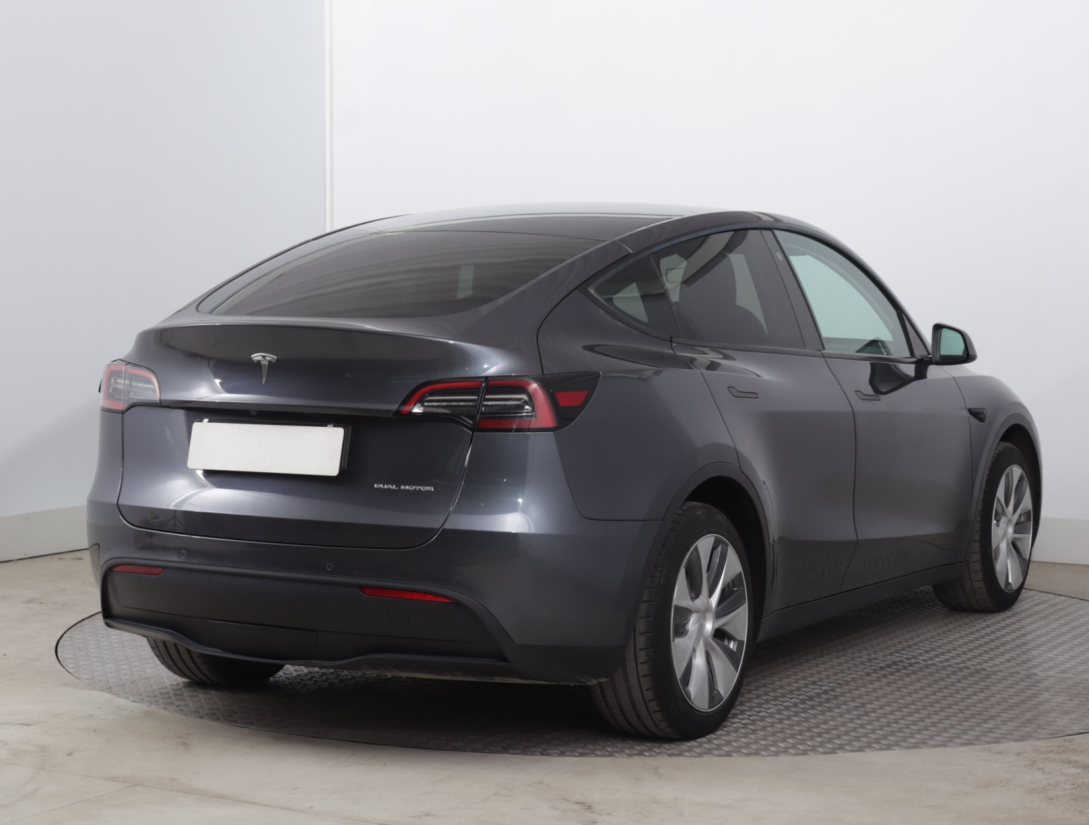 Tesla Model Y Long Range AWD – fotografie 7