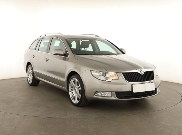Škoda Superb 2011