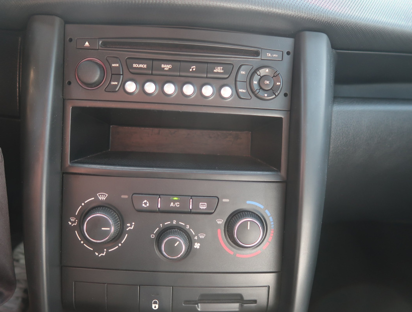 Peugeot 207, 2010