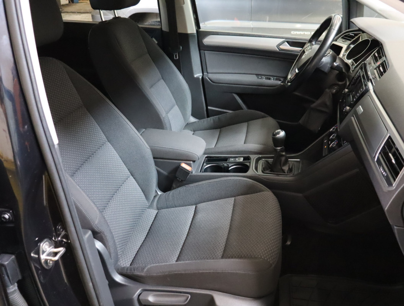 Volkswagen Touran, 2015