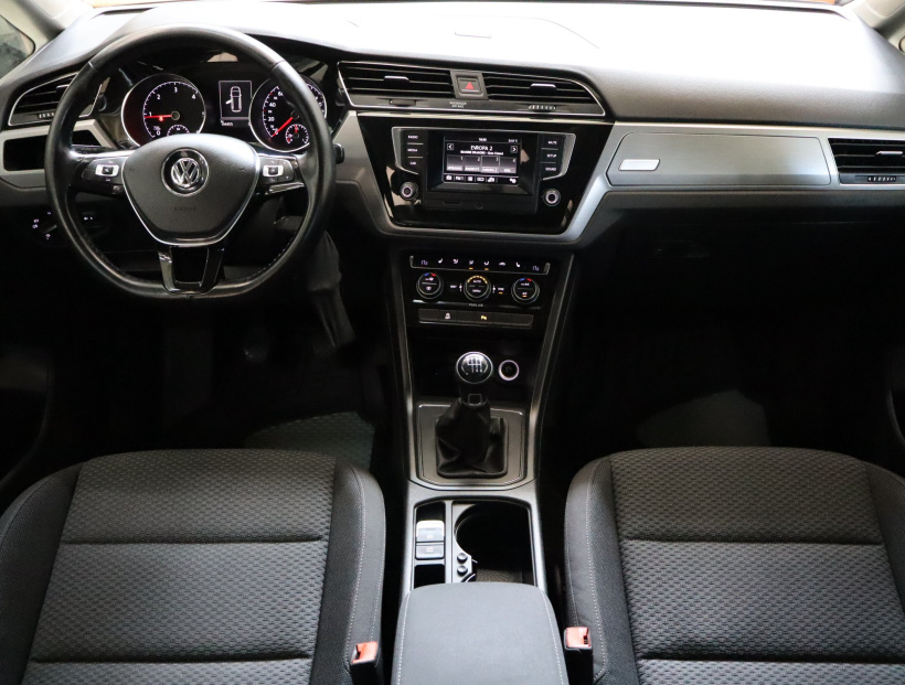 Volkswagen Touran, 2015