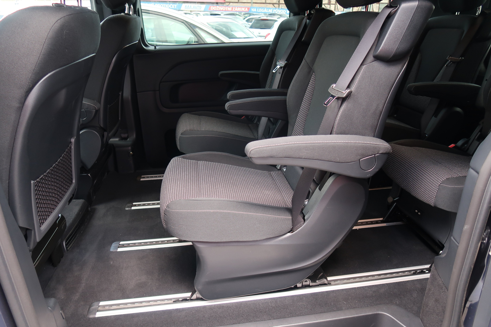 Mercedes-Benz V - 2025