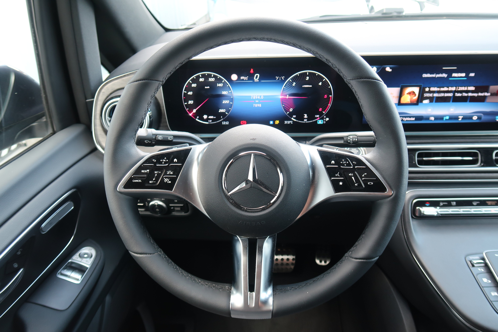 Mercedes-Benz V - 2025