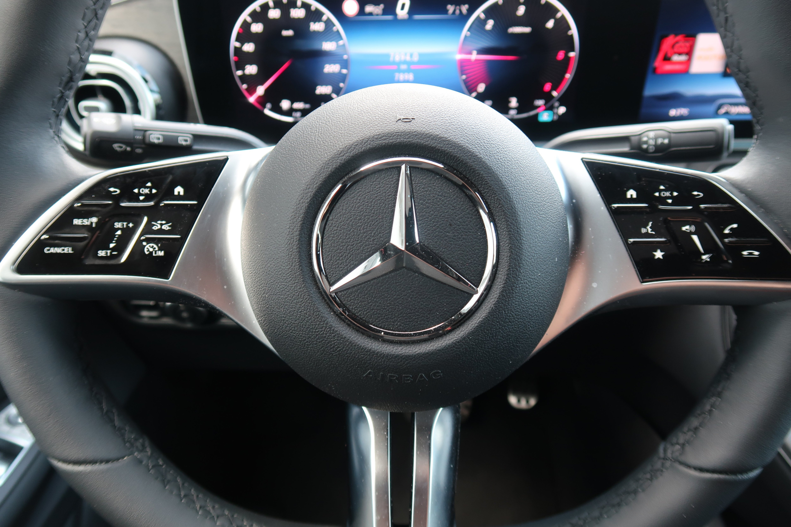 Mercedes-Benz V - 2025