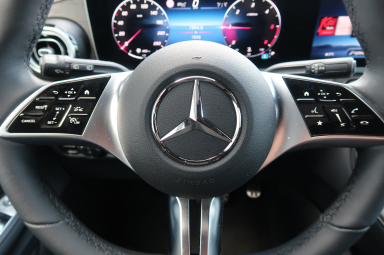 Mercedes-Benz V - 2025