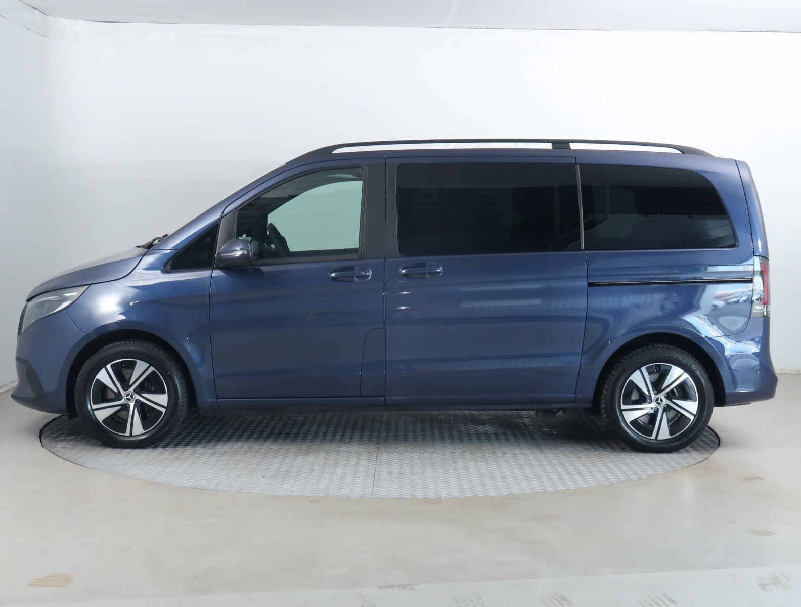 Mercedes-Benz V - 2025