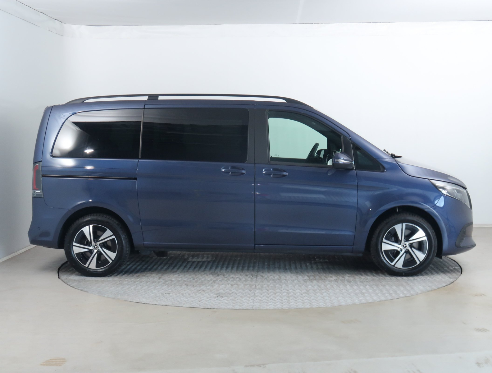 Mercedes-Benz V - 2025