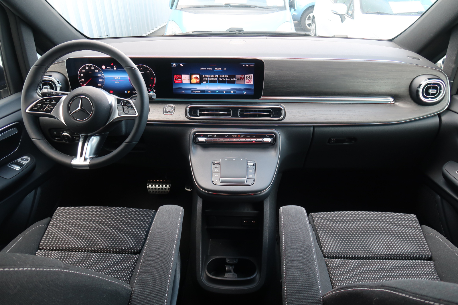 Mercedes-Benz V - 2025