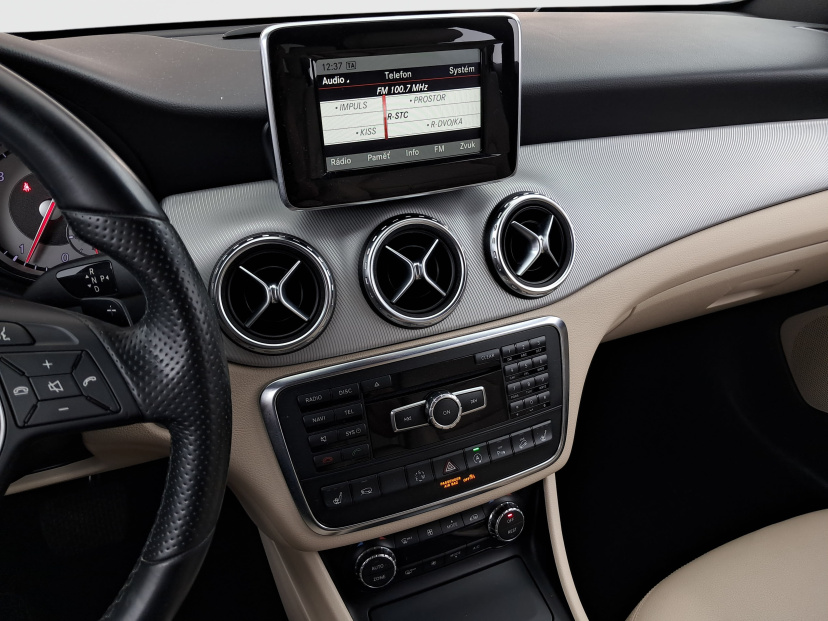 Mercedes-Benz GLA, 2015
