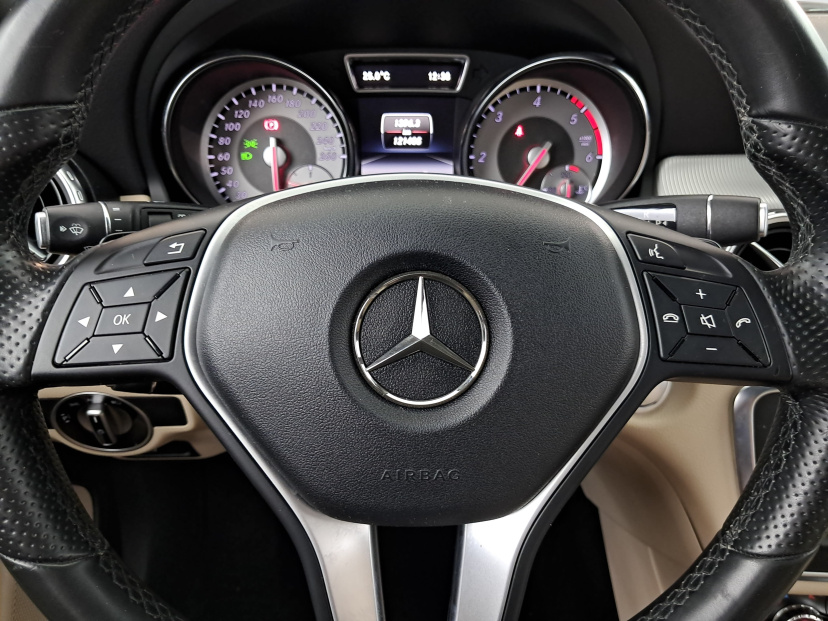 Mercedes-Benz GLA, 2015