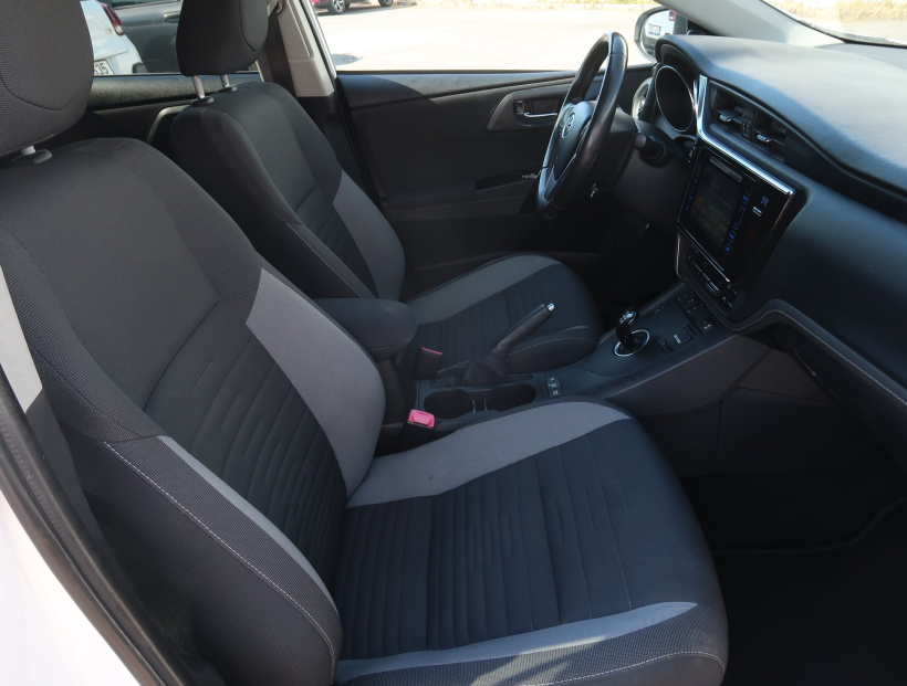 Toyota Auris, 2015