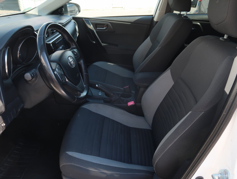 Toyota Auris, 2015