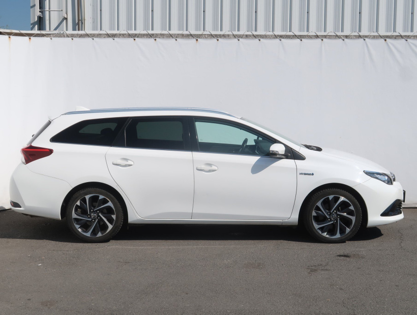 Toyota Auris, 2015