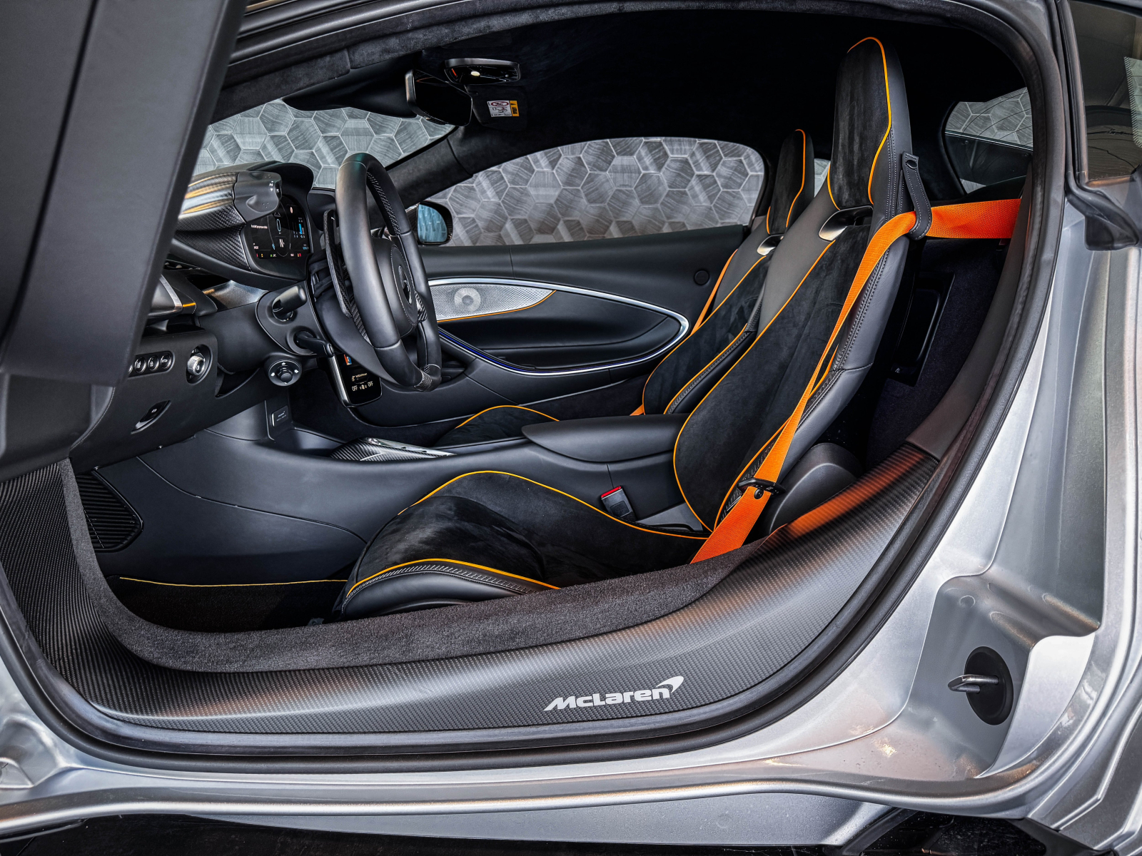 McLaren Artura - 2024