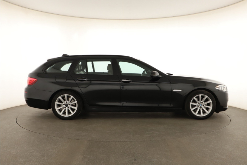 BMW 5, 2015