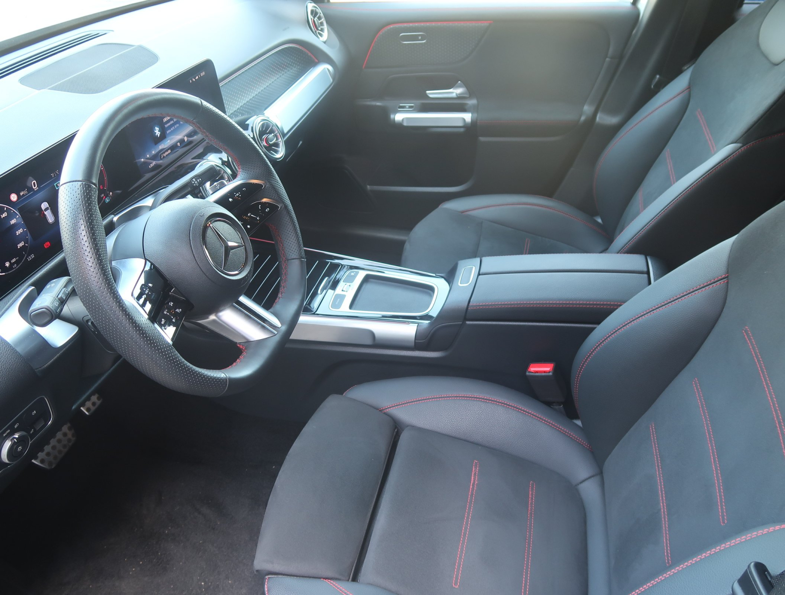 Mercedes-Benz GLB - 2024
