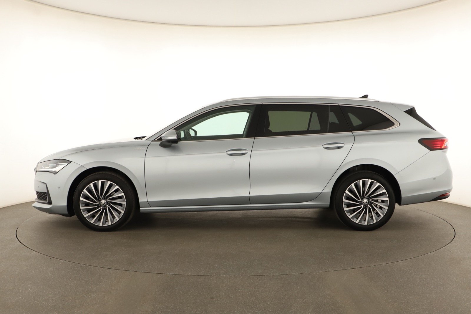 Škoda Superb - 2024