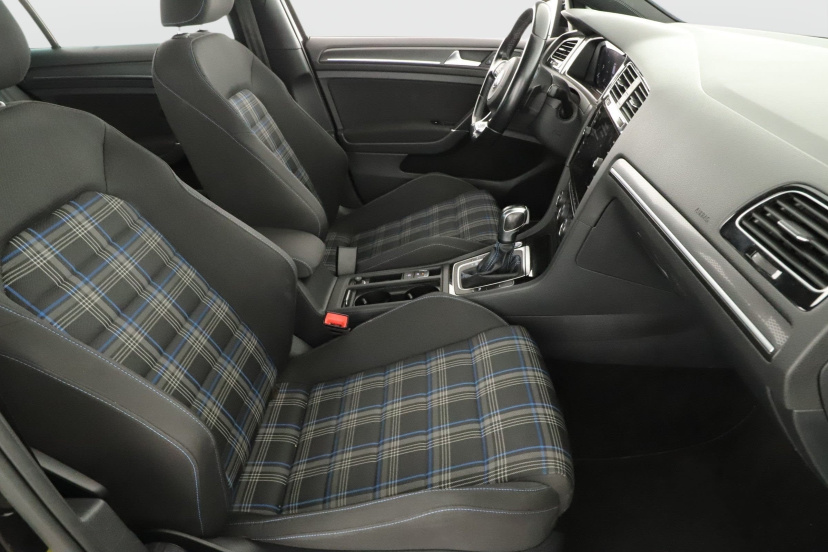 Volkswagen Golf, 2020