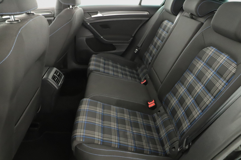 Volkswagen Golf, 2020