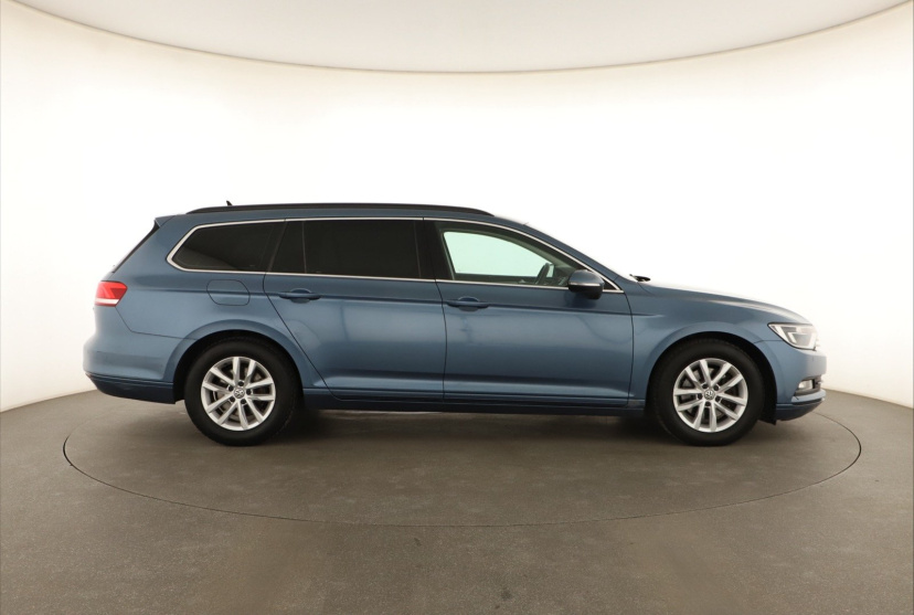 Volkswagen Passat, 2015
