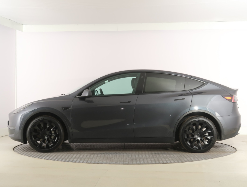 Tesla Model Y, 2022