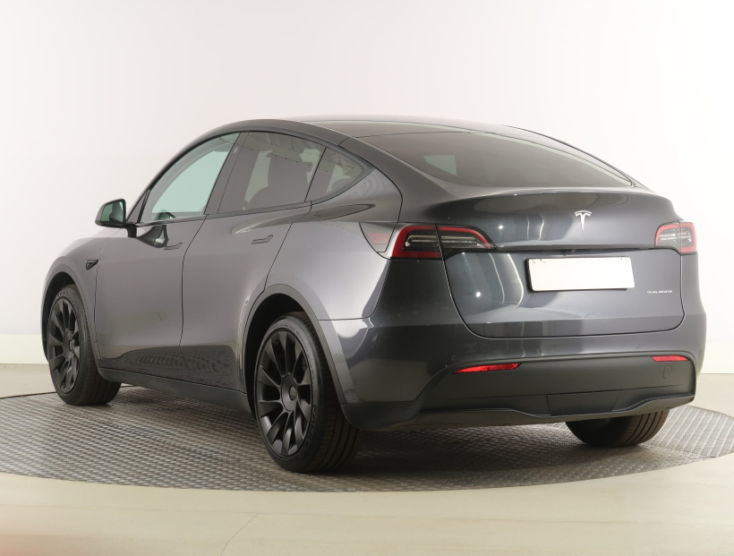 Tesla Model Y, 2022