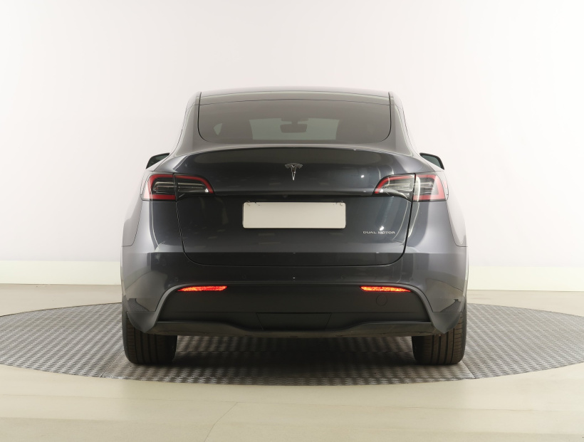 Tesla Model Y, 2022
