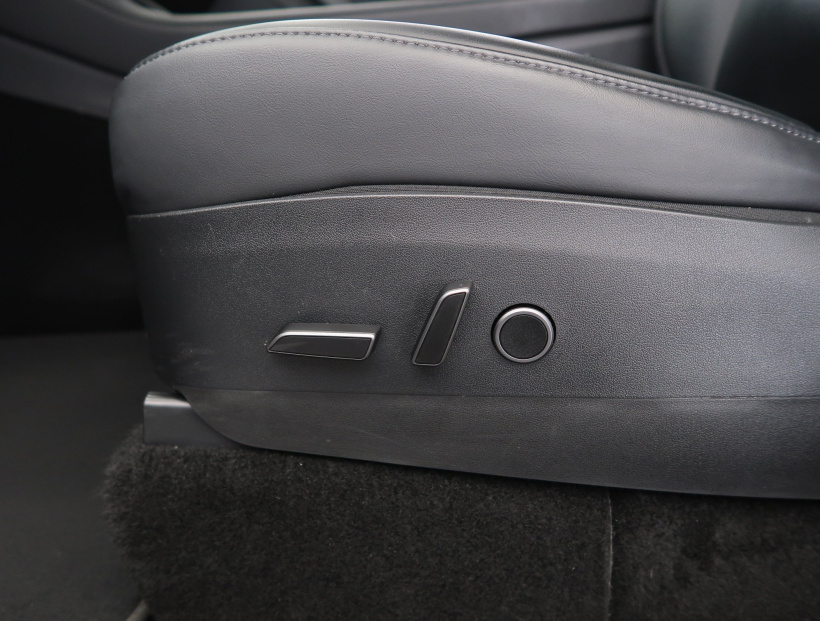Tesla Model Y, 2022