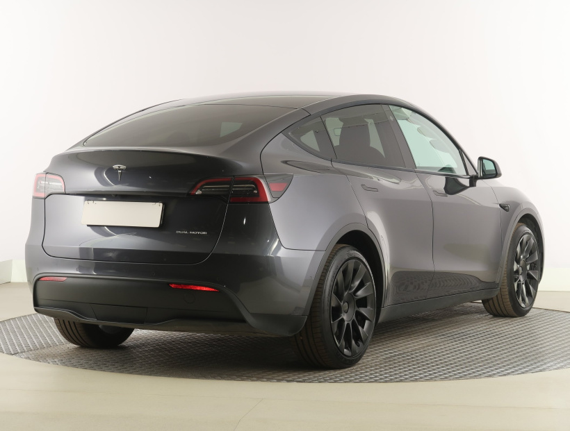 Tesla Model Y, 2022