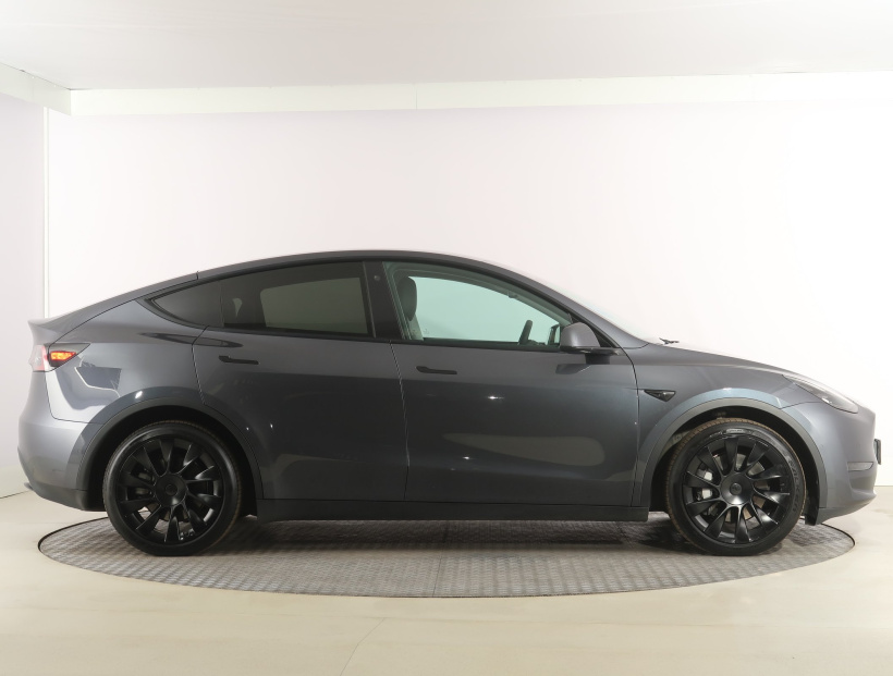 Tesla Model Y, 2022