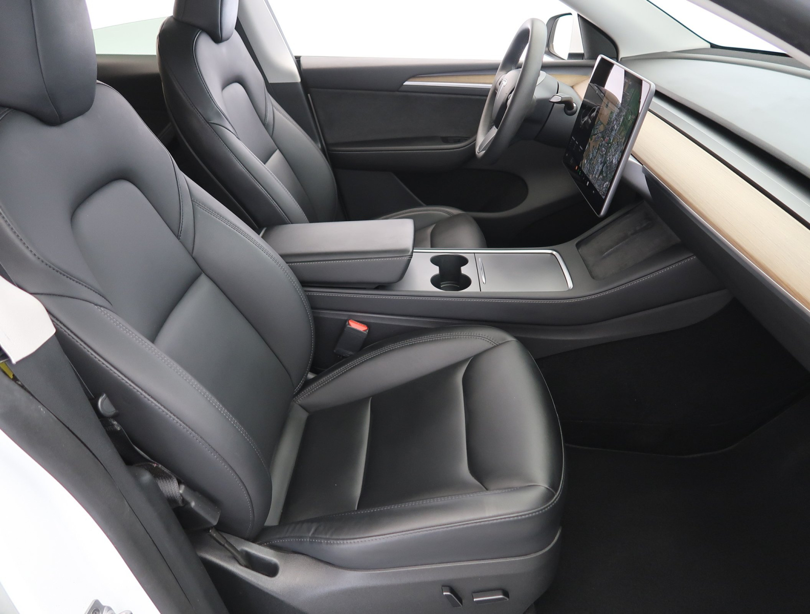 Tesla Model Y Long Range AWD – fotografie 12