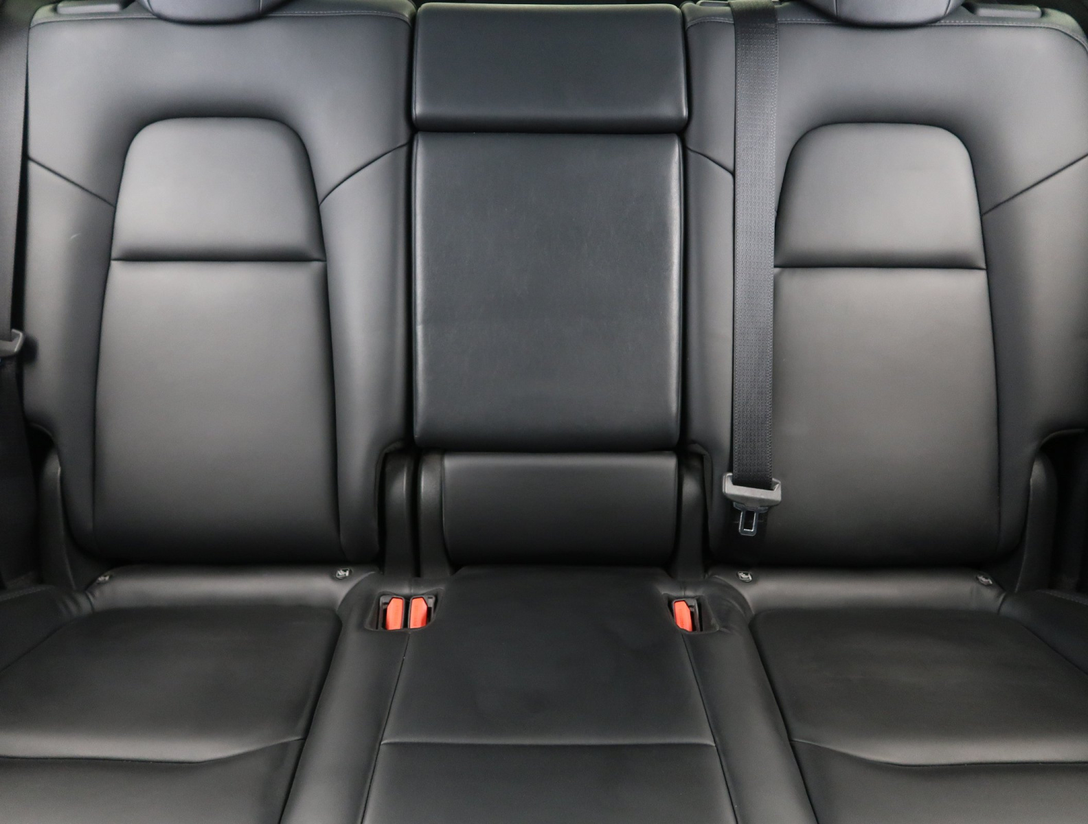 Tesla Model Y Long Range AWD – fotografie 14