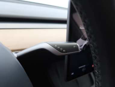 Tesla Model Y - 2023