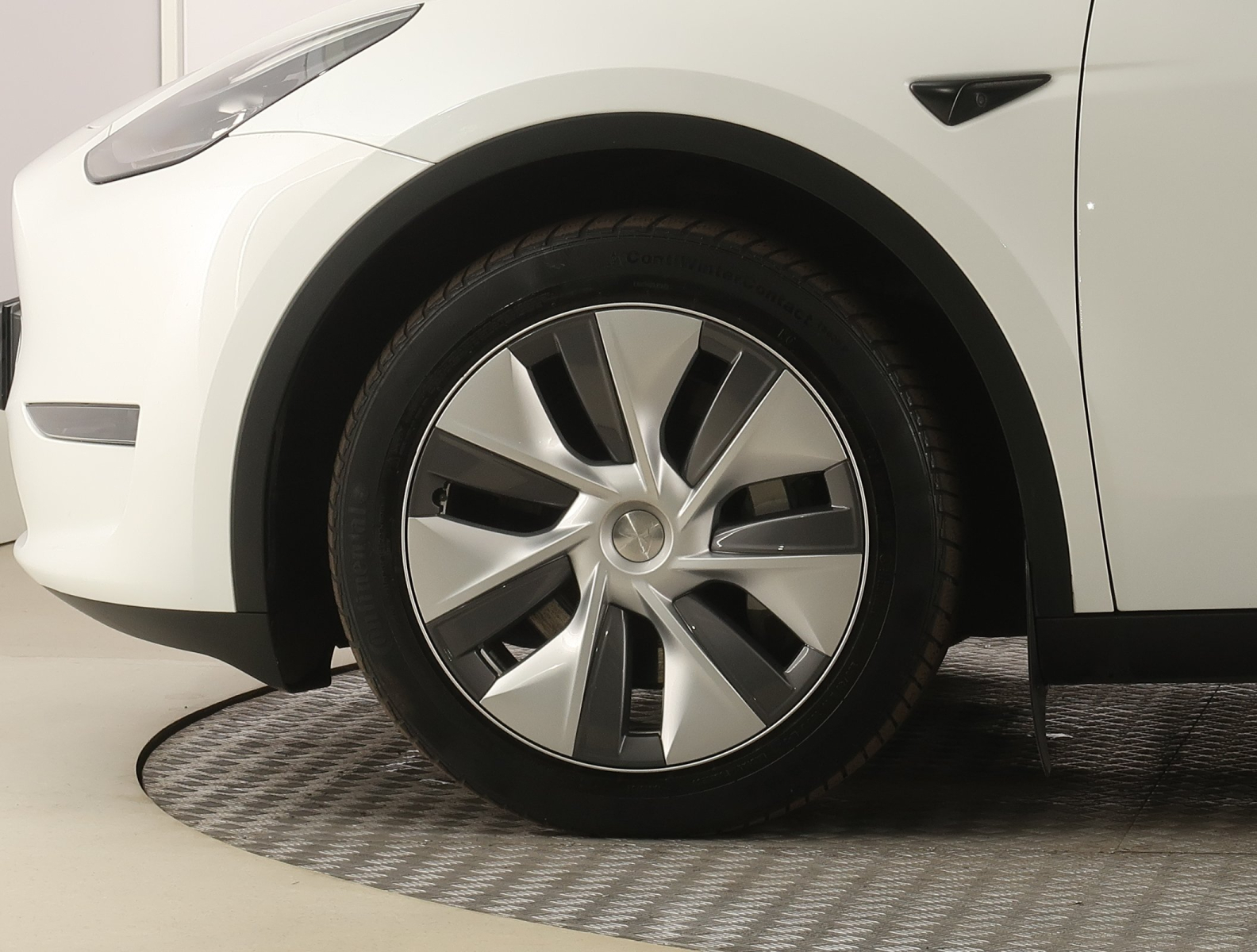 Tesla Model Y - 2023