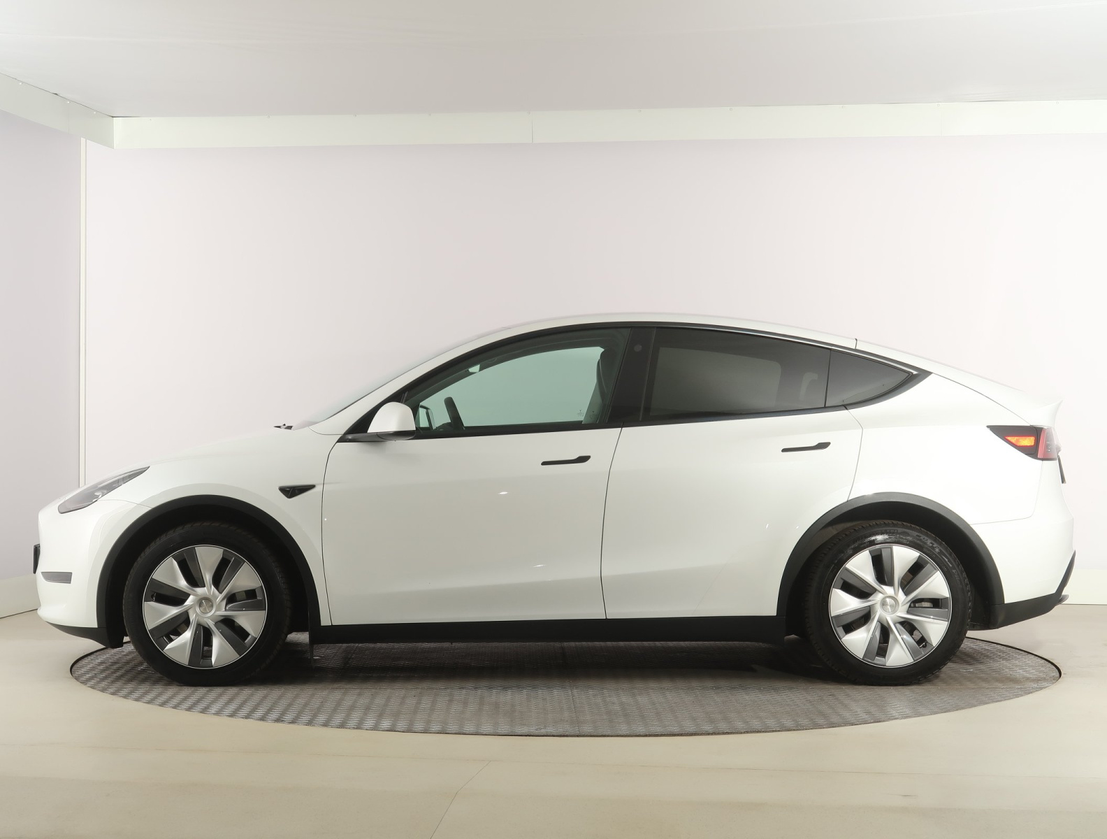 Tesla Model Y Long Range AWD – fotografie 4